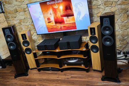 Dynaudio Contour 30 Rosewood Dark High Gloss z dedykowanymi kwarcowymi platformami Base Audio