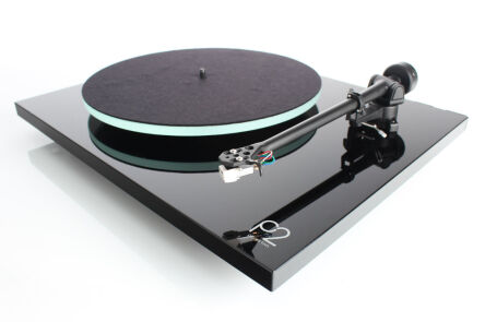 Rega Planar 2  - Gramofon analogowy z wkładką Carbon