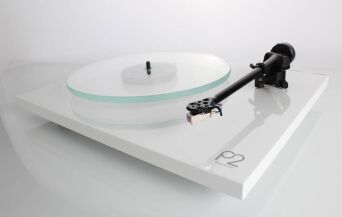 Rega Planar 2  - Gramofon analogowy z wkładką Carbon